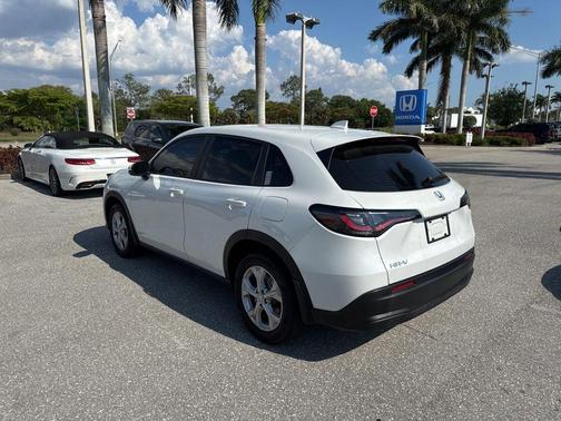 White 2023 Honda HR-V LX