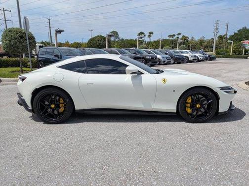 Bianco Avus 2022 Ferrari Roma Base