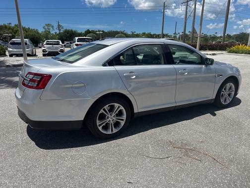 2018 Ford Taurus SE