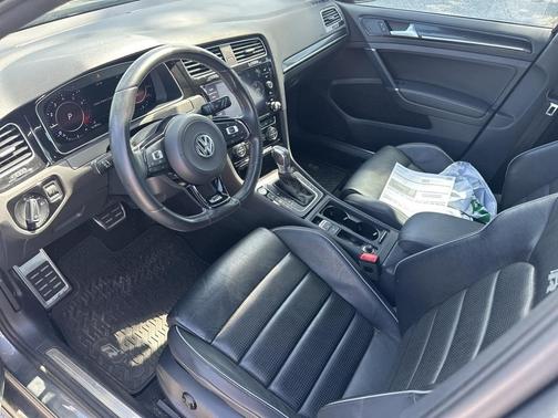2019 Volkswagen Golf R 2.0T w/DCC & Navigation