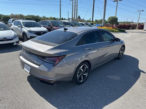 2022 Hyundai ELANTRA HEV Limited