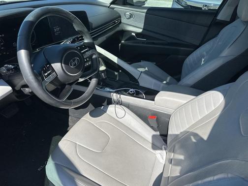 2022 Hyundai ELANTRA HEV Limited