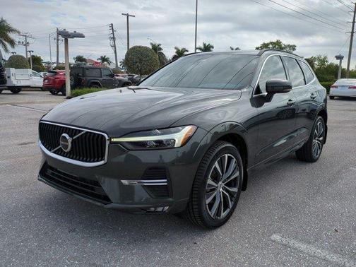 2022 Volvo XC60 B5 Momentum