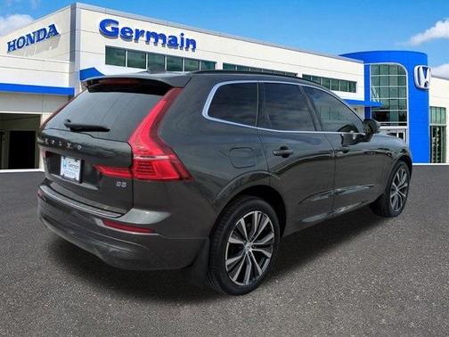 2022 Volvo XC60 B5 Momentum