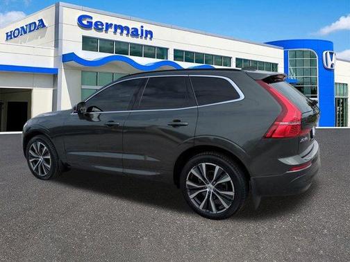 2022 Volvo XC60 B5 Momentum