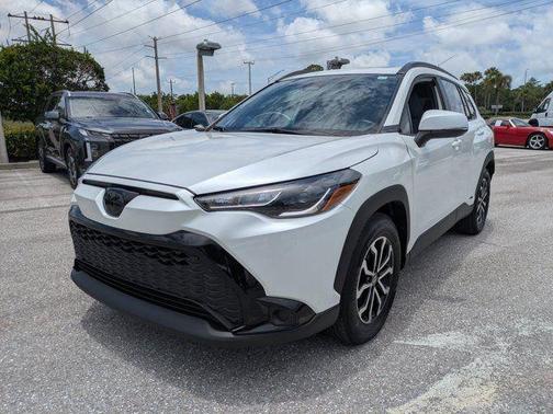 Pearl 2023 Toyota Corolla Cross Hybrid SE