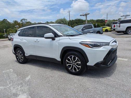 Pearl 2023 Toyota Corolla Cross Hybrid SE