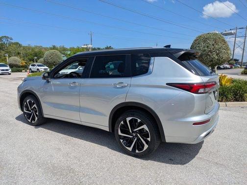 Silver 2023 Mitsubishi Outlander SEL
