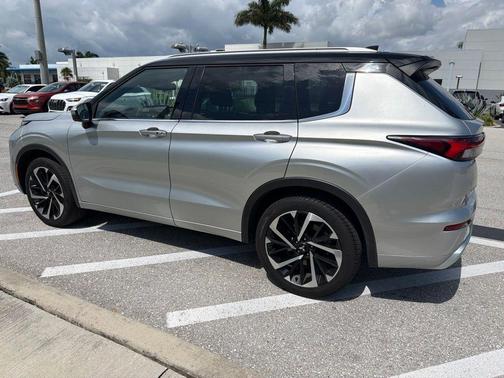 Silver 2023 Mitsubishi Outlander SEL