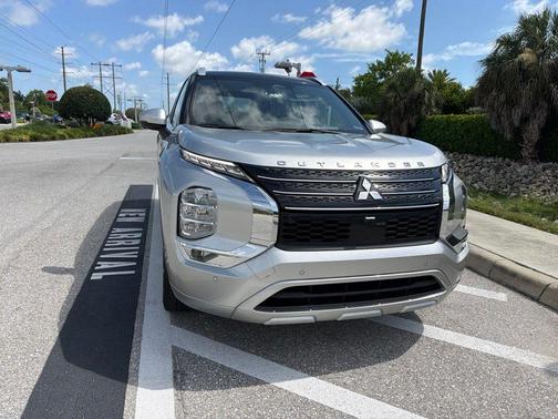 Silver 2023 Mitsubishi Outlander SEL