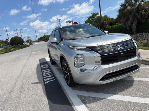 Silver 2023 Mitsubishi Outlander SEL