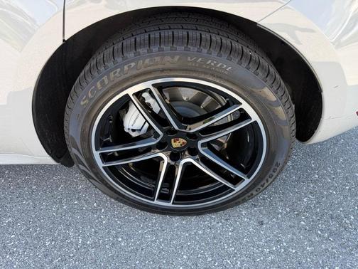 2020 Porsche Macan Turbo