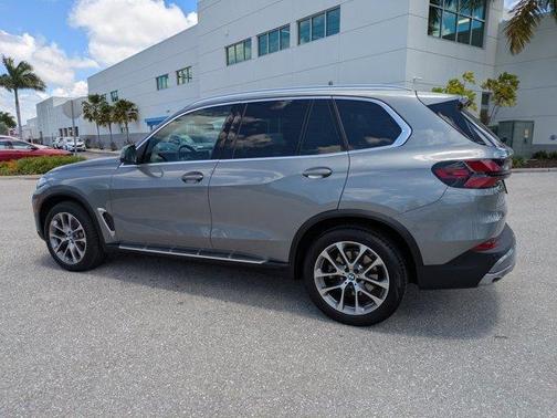 Gray Metallic 2026 BMW X5 xDrive40i