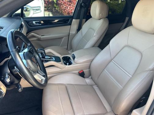 2022 Porsche Cayenne AWD
