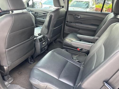 2022 Honda Pilot Touring 7-Passenger