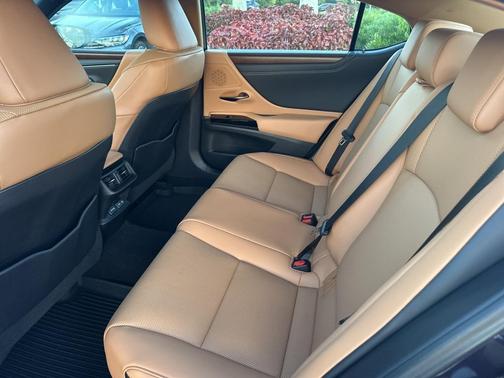 2022 Lexus ES 350 Base