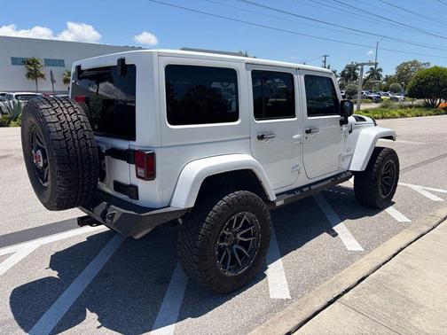 Bright White Clearcoat 2018 Jeep Wrangler JK Unlimited Sahara