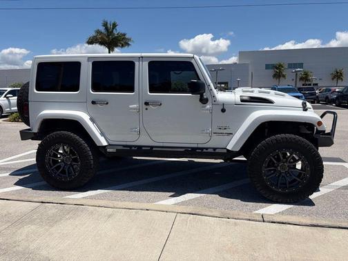 Bright White Clearcoat 2018 Jeep Wrangler JK Unlimited Sahara