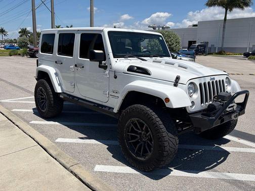 Bright White Clearcoat 2018 Jeep Wrangler JK Unlimited Sahara
