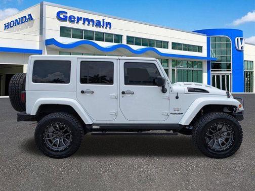 Bright White Clearcoat 2018 Jeep Wrangler JK Unlimited Sahara