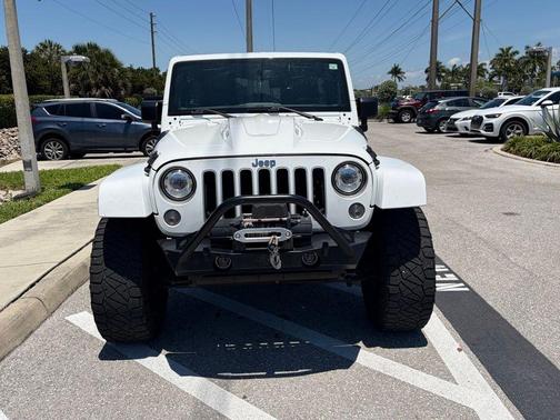 Bright White Clearcoat 2018 Jeep Wrangler JK Unlimited Sahara