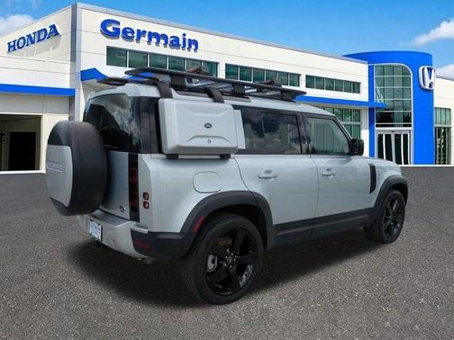 2023 Land Rover Defender 110 SE