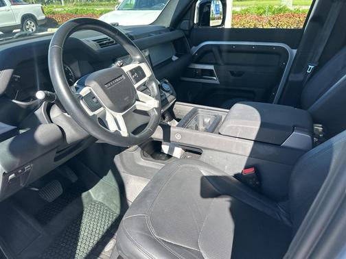 2023 Land Rover Defender 110 SE