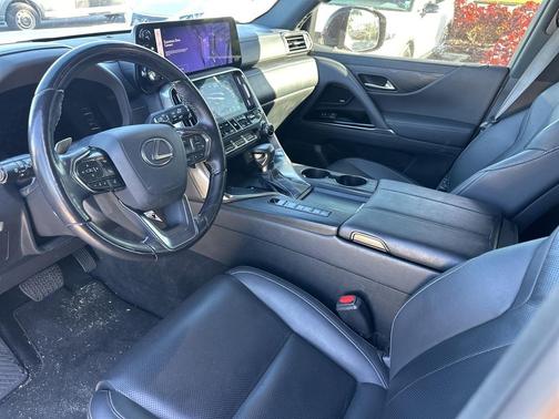 2022 Lexus LX 600 Luxury