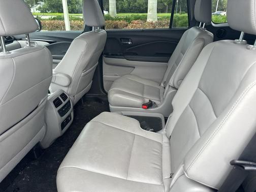 2022 Honda Pilot Touring 7-Passenger