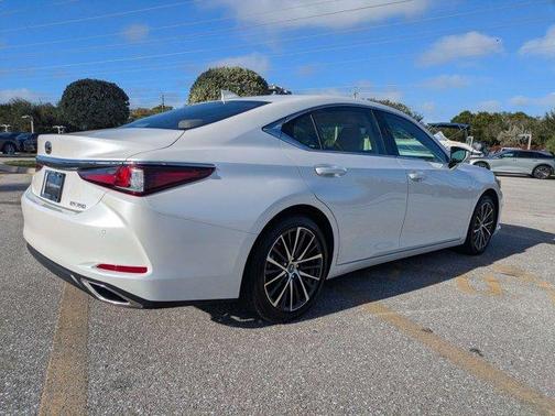 White Pearl 2024 Lexus ES 350 350
