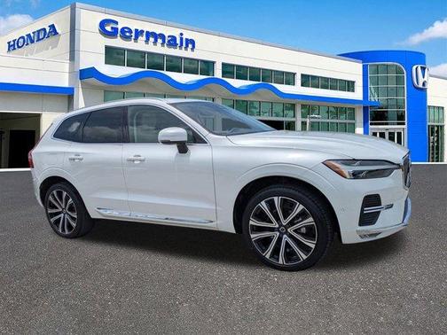 Crystal White 2023 Volvo XC60 B5 Ultimate Bright Theme