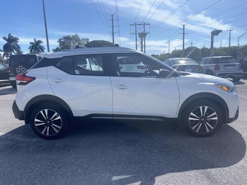 2019 Nissan Kicks SR