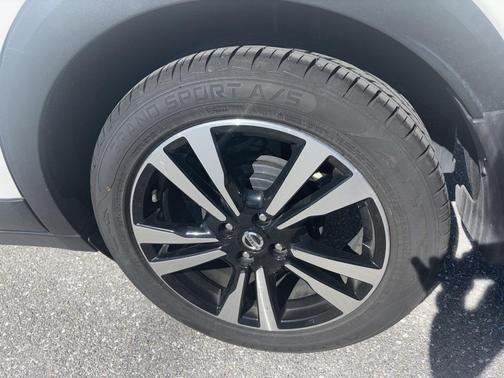 2019 Nissan Kicks SR