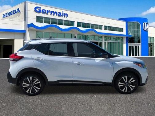 2019 Nissan Kicks SR