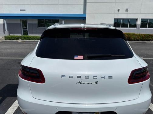 White 2018 Porsche Macan S