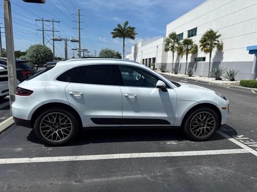 White 2018 Porsche Macan S