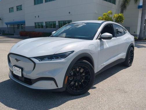 2022 Ford Mustang Mach-E Select