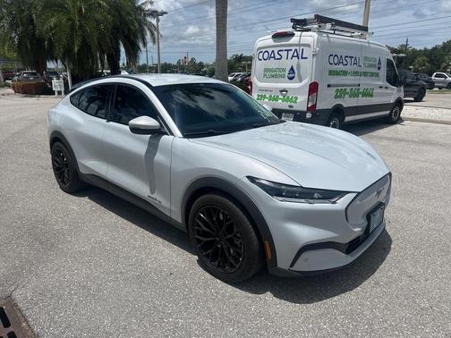 2022 Ford Mustang Mach-E Select