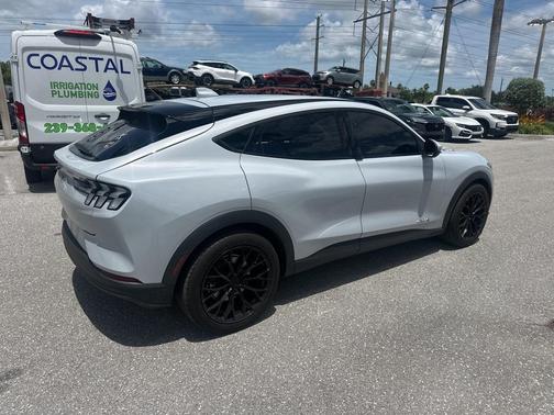 2022 Ford Mustang Mach-E Select