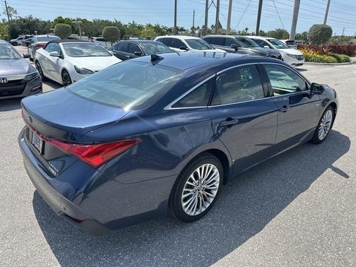 2019 Toyota Avalon Hybrid Limited