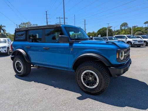 Blue Metallic 2022 Ford Bronco Base