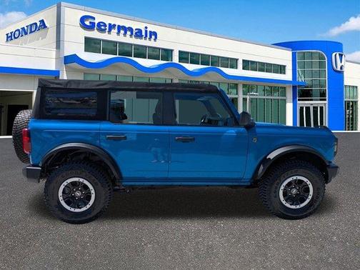 Blue Metallic 2022 Ford Bronco Base