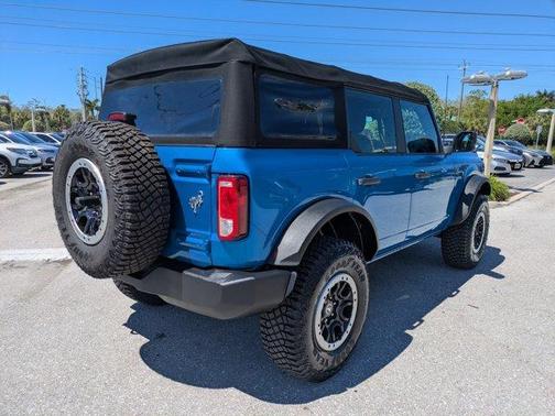 Blue Metallic 2022 Ford Bronco Base
