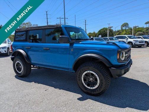 Blue Metallic 2022 Ford Bronco Base