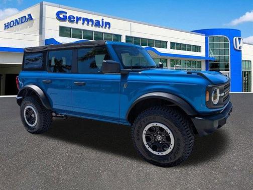 Blue Metallic 2022 Ford Bronco Base