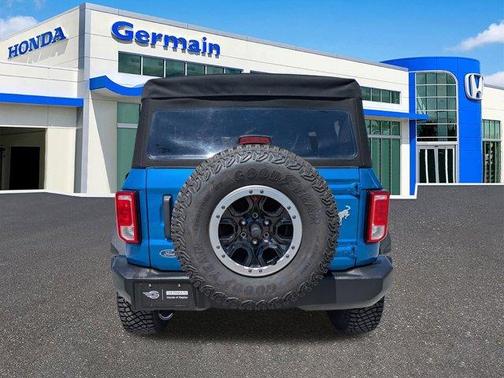 Blue Metallic 2022 Ford Bronco Base