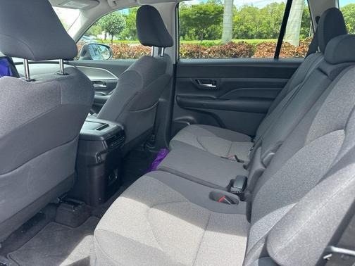 2025 Toyota Grand Highlander LE