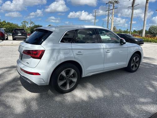 2022 Audi Q5 40 Premium Plus