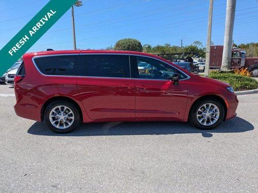 2026 Chrysler Pacifica SE