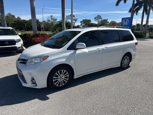 2020 Toyota Sienna XLE